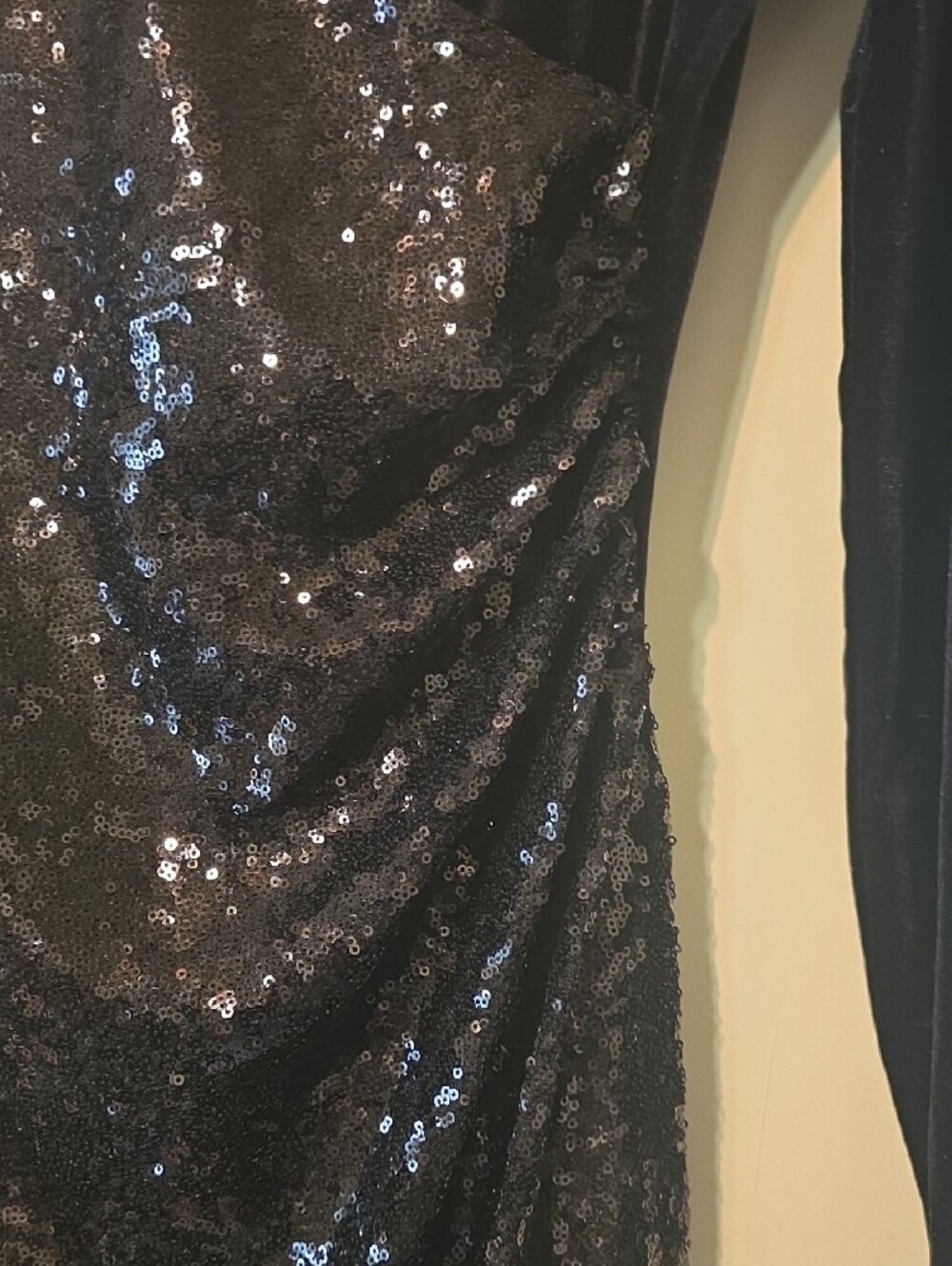 Premier Black Sequin & Velvet Long-Sleeve Cocktail Dress - Picture 4 of 7